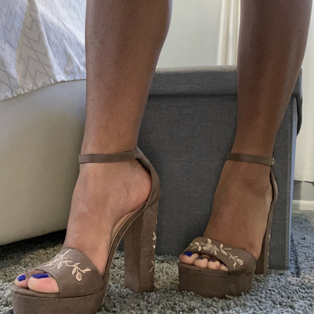 Platform Heel with Flower Embroidery/ Charlotte Russe/ Tan, Brown Sandal
